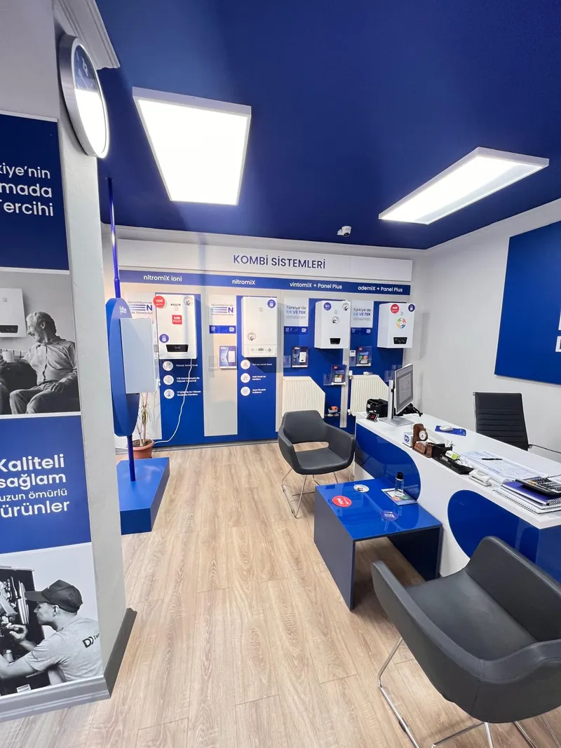 Magnesiagaz mağazasında kombi teşhir alanı ve müşteri görüşme masası