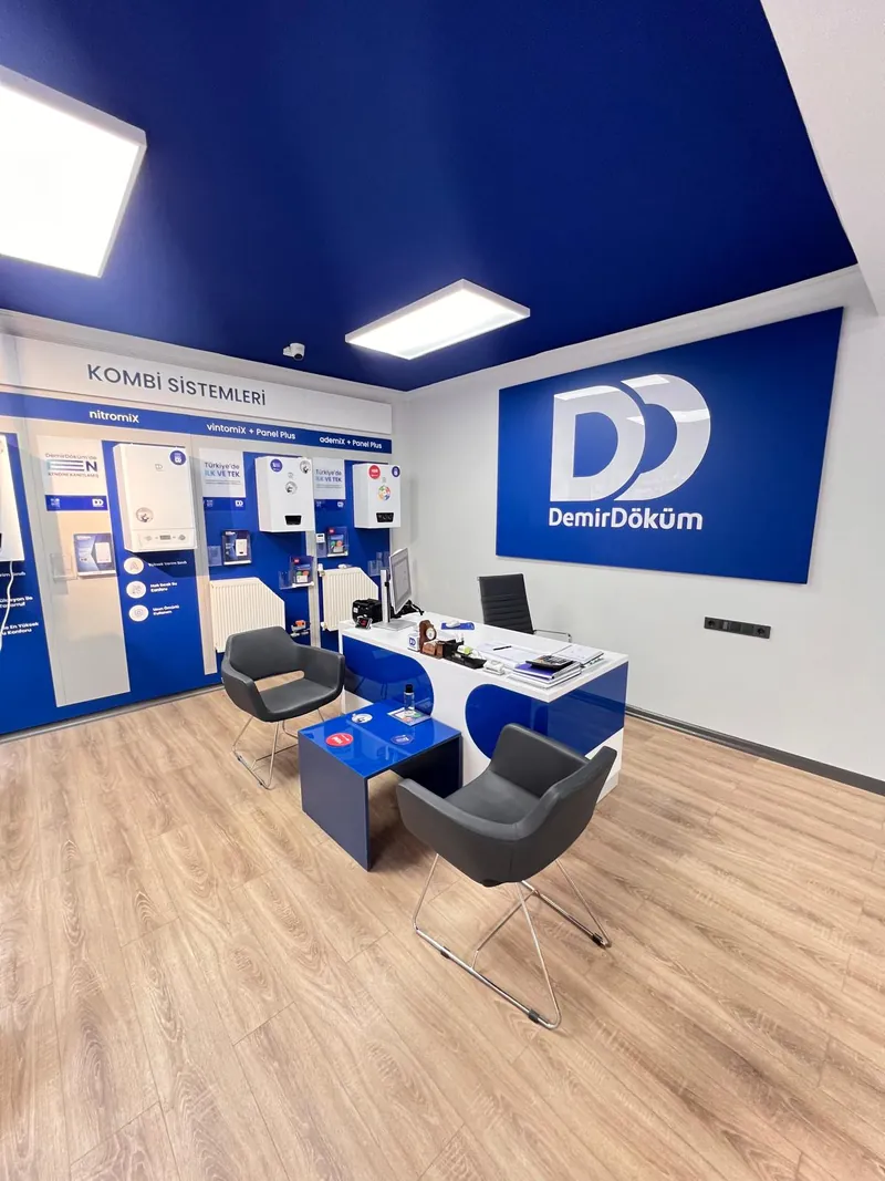 Magnesiagaz showroomunda DemirDöküm kombi teşhir duvarı ve müşteri görüşme alanı
